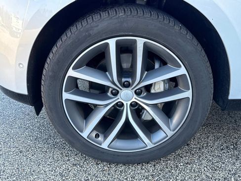 Certified 2024 Land Rover Range Rover Long Wheelbase SE image 11