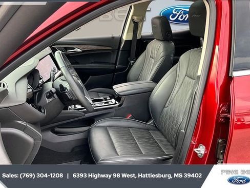 Used 2023 Buick Envision Avenir image 18