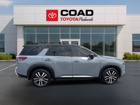 Used 2023 Nissan Pathfinder Platinum FWD image 6