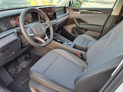 New 2026 Volkswagen Tiguan SE image 7