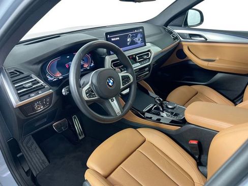 Used 2025 BMW X4 xDrive30i image 9