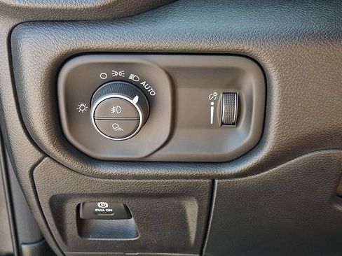 Used 2022 RAM 1500 Big Horn AWD/4WD image 24