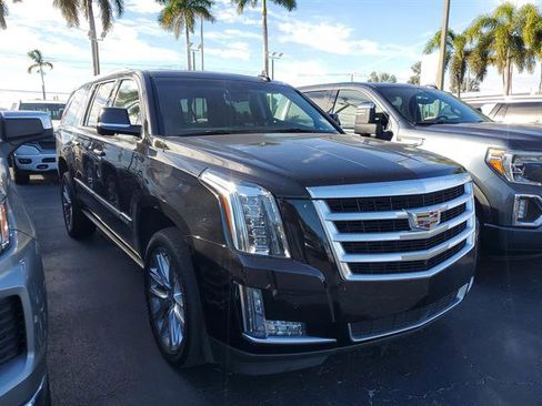 Used 2019 Cadillac Escalade ESV Premium Luxury image 14