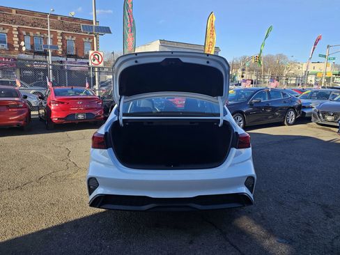 Used 2023 Kia Forte LXS w/ LXS Technology Package FWD image 8
