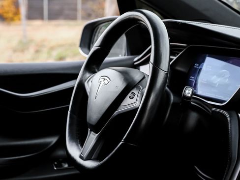 Used 2018 Tesla Model X 75D image 17