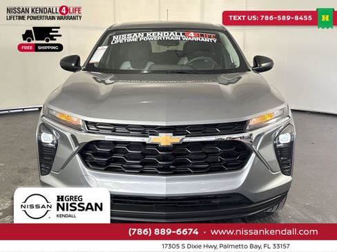 Used 2025 Chevrolet Trax LS image 4