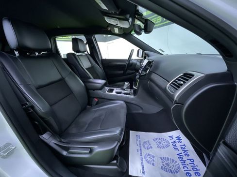 Used 2020 Jeep Grand Cherokee Altitude image 28
