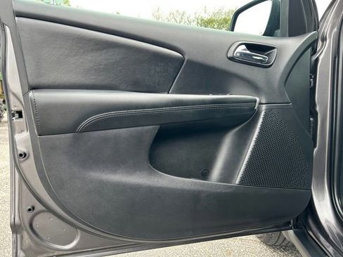 Used 2019 Dodge Journey SE w/ Premium Group image 19