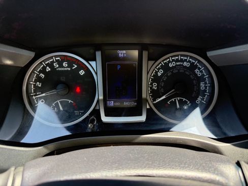 Used 2021 Toyota Tacoma SR5 w/ SR5 Appearance Package (SM) RWD image 13