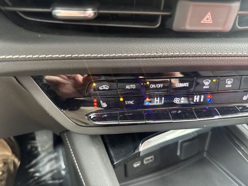 Used 2022 Buick Envision Preferred image 27