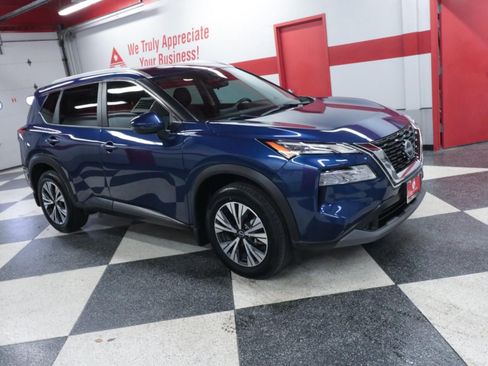 Used 2022 Nissan Rogue SV w/ SV Premium Package FWD image 4
