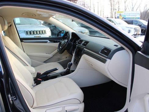 Used 2017 Volkswagen Passat 1.8T R-Line image 29