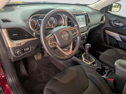 Used 2017 Jeep Cherokee Latitude w/ Comfort/Convenience Group FWD image 11