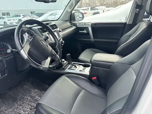 Used 2016 Toyota 4Runner SR5 Premium image 10