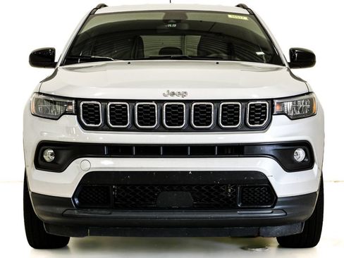 Used 2024 Jeep Compass Latitude AWD/4WD image 2