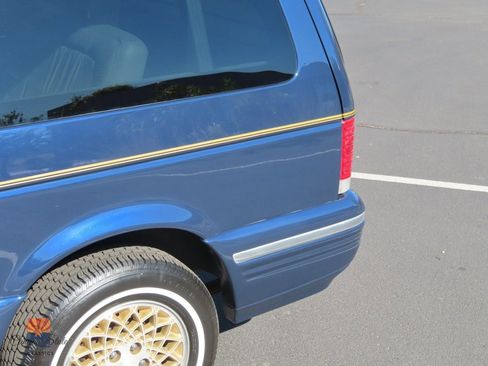 Used 1995 Chrysler Town & Country 4dr Wagon FWD image 15