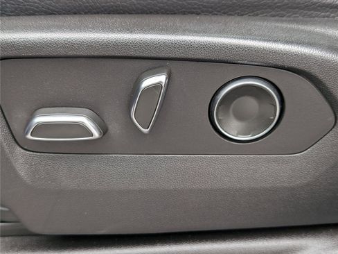 Used 2023 GMC Yukon XL Denali image 24