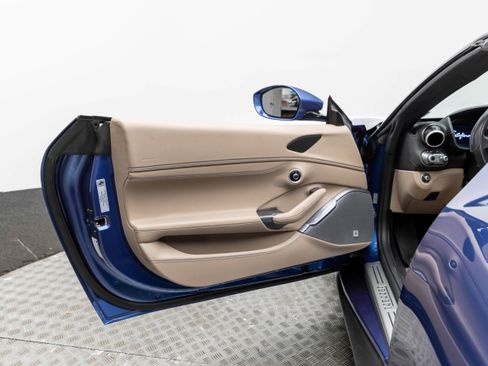 Certified 2019 Ferrari Portofino Base image 12