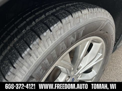 Used 2022 Ford Explorer XLT w/ Equipment Group 202A AWD/4WD image 29