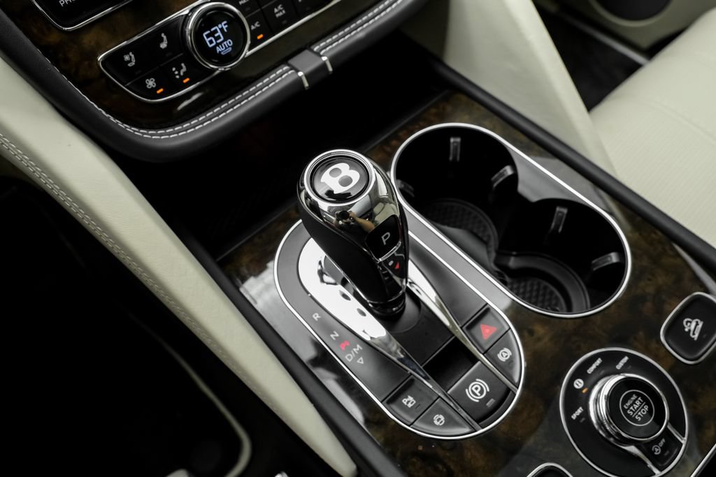 Used 2024 Bentley Bentayga AWD/4WD image 33