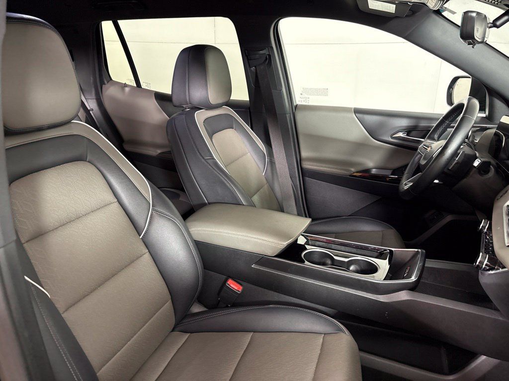 Used 2025 Chevrolet Equinox LT w/ Convenience Package II FWD image 20