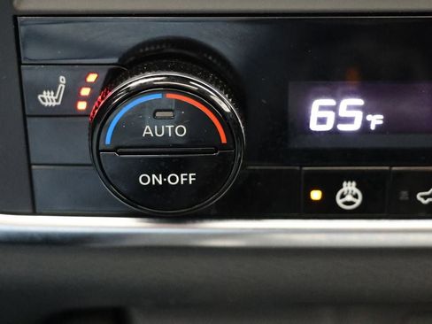 Used 2023 Nissan Rogue SV w/ SV Premium B Package image 23