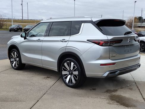 New 2025 Mitsubishi Outlander SEL image 19