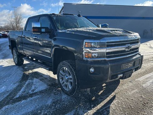 Used 2019 Chevrolet Silverado 2500 High Country image 8