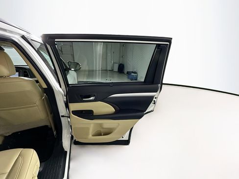 Used 2018 Toyota Highlander XLE image 33