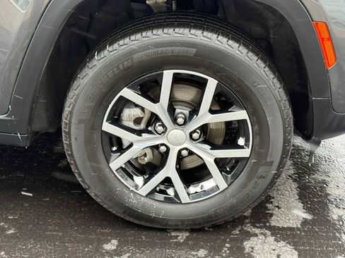 Used 2024 Jeep Grand Cherokee Limited image 7