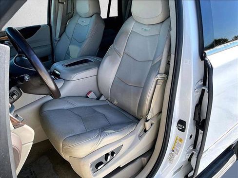 Used 2017 Cadillac Escalade Luxury image 27