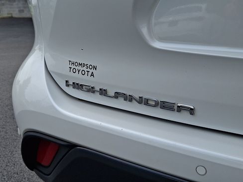 Used 2023 Toyota Highlander Limited AWD/4WD image 34