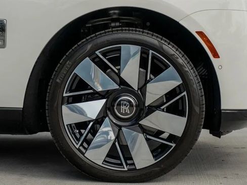 Used 2025 Rolls-Royce Cullinan image 37