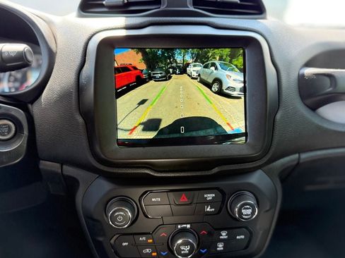 Used 2023 Jeep Renegade Latitude w/ Premium Group AWD/4WD image 29