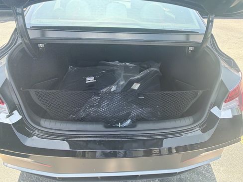 New 2026 Hyundai Elantra Limited FWD image 18