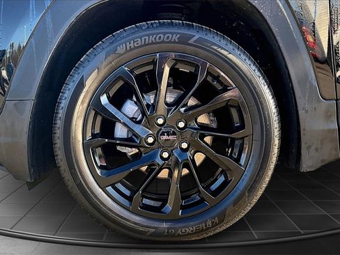 Used 2023 GMC Terrain SLE w/ Driver Convenience Package image 9