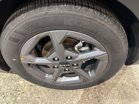 Used 2025 Kia K4 LXS image 30