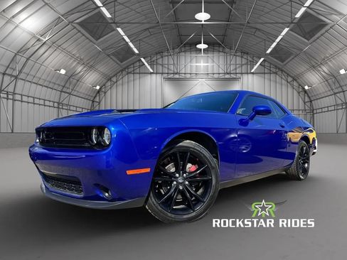 Used 2018 Dodge Challenger SXT w/ Blacktop Package RWD image 11