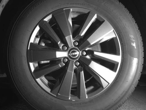 Used 2025 Nissan Pathfinder SV FWD image 12