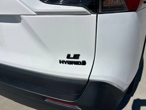 Used 2024 Toyota RAV4 LE AWD/4WD image 5