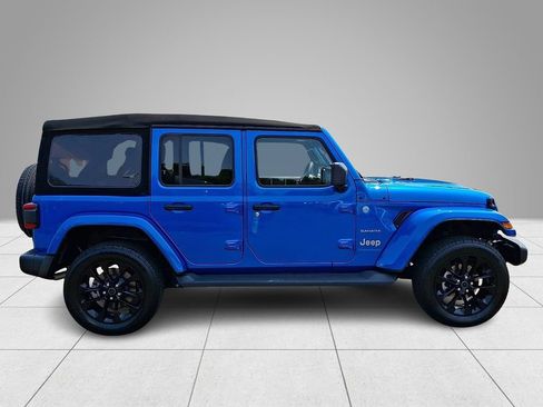Used 2024 Jeep Wrangler Unlimited Sahara w/ Technology Group AWD/4WD image 8