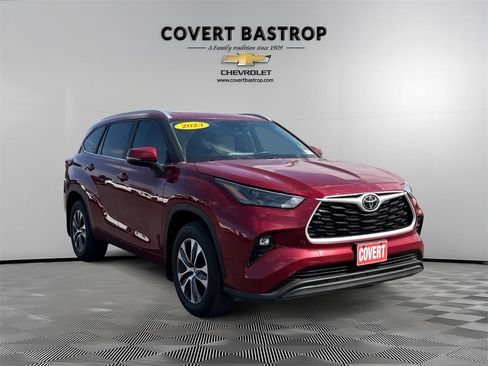 Used 2023 Toyota Highlander XLE image 6