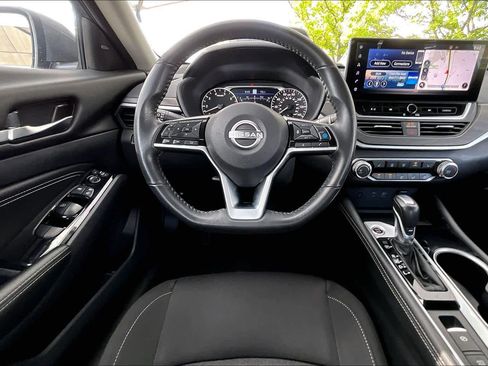 Used 2023 Nissan Altima 2.5 SV w/ SV Premium Package image 6