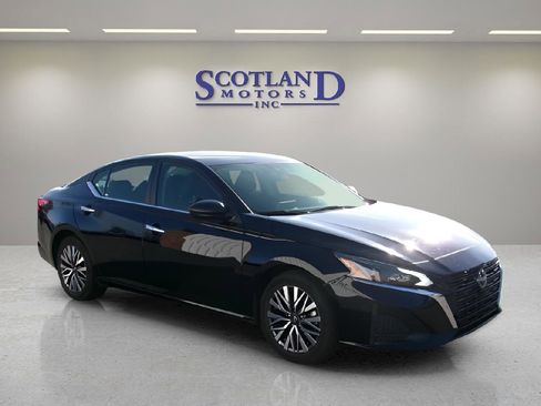 Used 2025 Nissan Altima 2.5 SV image 4
