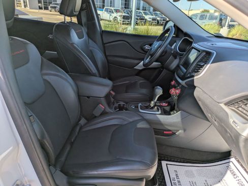 Used 2017 Jeep Cherokee Trailhawk w/ Comfort/Convenience Group image 26