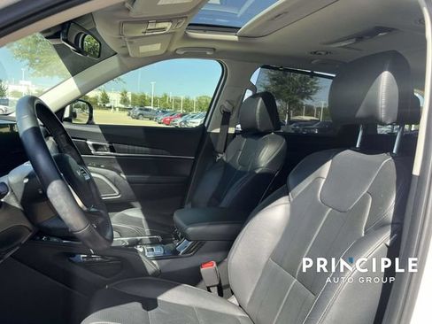 Used 2024 Kia Telluride EX w/ EX Captain's Chair Package FWD image 13