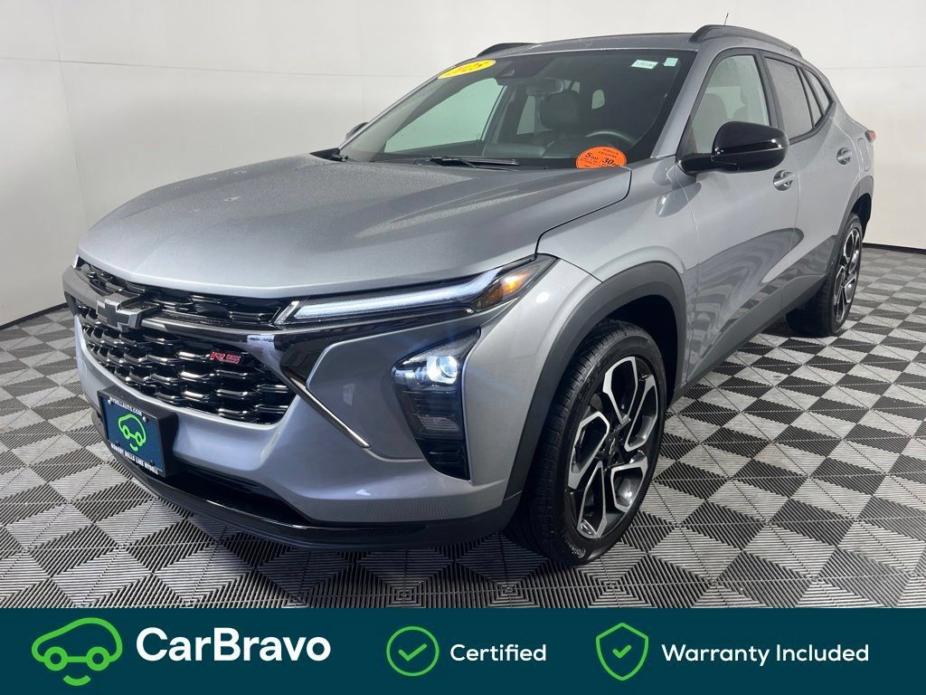 Used 2025 Chevrolet Trax RS w/ Sunroof Package FWD image 13
