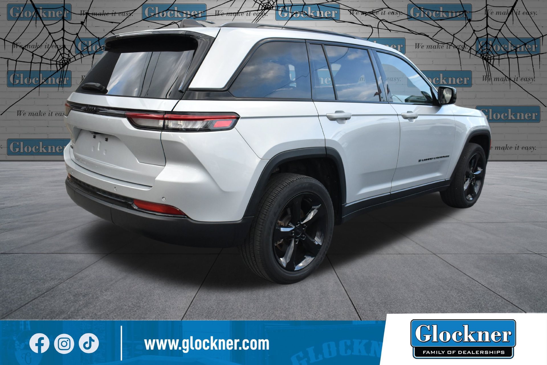 Used 2023 Jeep Grand Cherokee Altitude AWD/4WD image 6