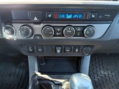Used 2021 Toyota Tacoma TRD Sport AWD/4WD image 31