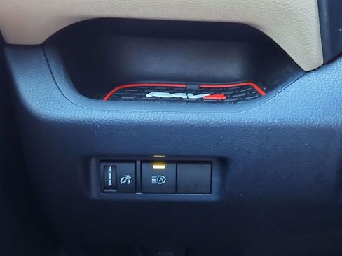 Used 2020 Toyota RAV4 XLE image 15